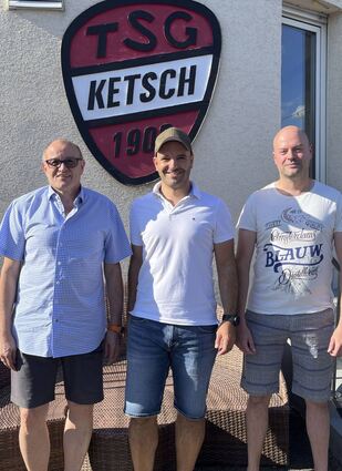Da war noch alles prächtig: Kevin Gunsch (M.) als neuer Vorsitzender der TSG. Mit Rudi Haas (l). als Finanzvorstand und Christoph Meuerer als IT-Vorstand.