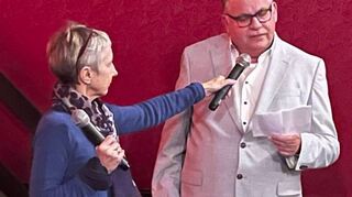 Die Moderation übernimmt Doris Steinbeißer (l.), die in charmanter Art und Weise den Kontakt zwischen Publikum und Sprakties (r.) herstellt.