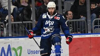 Der Topscorer ist zurück: Matthias Plachta sorgte bei seinem Comeback für die 3:2-Führung der Adler.