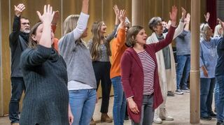 Impression der Probe im Josefshaus, in dem der Gospelchor Da Capo für sein Konzert am 4. Februar probt. Die Einnahmen sollen für die geplanten neuen Gemeinderäume verwendet werden, in dem die Sänger dann zusammenkommen könnten.