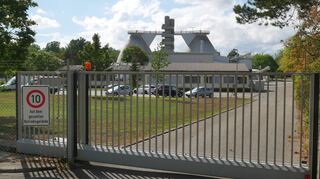 Auf einer 0,62 Hektar großen Fläche nördlich des Klärwerks soll eine aufgeständerte Photovoltaikanlage mit zirka 730 Modulen entstehen und dessen Stromverbrauch entlasten.