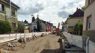 Mit der Mannheimer Straße - hier ein Bild von April 2023 - ist das Thema Kanalsanierung nicht zu Ende. So kommen auf die Gemeinde auch in den kommenden Jahren Kosten zu.