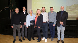 Diskutieren über erneuerbare Energien: Dr. Klaus Keßler (Kliba, v. l.), Thomas Rink und Silvia Weiß (Zukunftswerkstatt Klima), Bürgermeisterin Patricia Rebmann, Benedikt Seelbach (städtischer Umwelt- und Naturschutzbeauftragter), Landwirt Simon Stephan und Christian Scharff vom SWR, der die Veranstaltung moderiert.