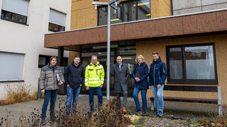 Freude über den Start des LED-Projekts (v. l.): Hartwig Sontheim (Reibel und Kraus GmbH), Bauamtsleiter Marc Schneider, Klaus Bellgardt (Planungsbüro Bellgardt),Bürgermeister Timo Wangler, Martina Bellgardt und Markus Feil (Netze BW).
