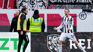 Sandhausen Patrick Greil - hier zu sehen gegen Halle - steuert beim furiosen 6:3 gegen Jahn Regensburg zwei Treffer bei.