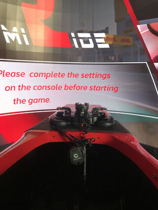 Einmal wie ein Rennfahrer fühlen: Die Perspektive aus dem Formel-Chassis im Simulator.