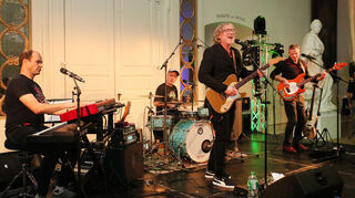 Alexander Hartmann (Keyboards/Trompete), Boris Angst (Schlagzeug), Alex Auer (Gitarre + Gesang) und Rolf Breyer (Bass).