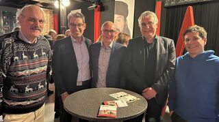 Intendant Joerg Mohr (ganz rechts) hatte hohen Besuch im Theater am Puls in Schwetzingen (von rechts): Kunststaatssekretär Arne Braun, Oberbürgermeister Dr. René Pöltl, Dr. Andre Baumann MdL und Dr. Michael Rittmann aus dem Schwetzinger Gemeinderat.