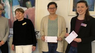 Oberbürgermeister Dr. René Pöltl (v.l.) begrüßt Zonta-Vorstandsmitglied Renate Schellenberg, die Präsidentin Petra Presser und die Basar-Organisatorin Angela Bräunig. Sandra Zuleger, die Leiterin des Generationenbüros Schwetzingen, und Johanna Wagner, die Vertreterin des Diakonischen Werks, können sich über Spenden freuen.
