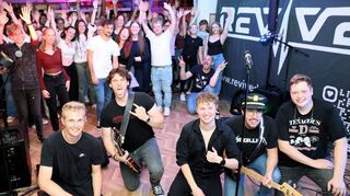 Schon mal warmgespielt: Bei der Hockenheimer Nacht der Musik 2023 haben die Jungs von „Revived“ in der Wing-Tsun-Schule gezeigt, wie gut sie Stimmung machen können. Im Pumpwerk kommen die Zuhörer nur für sie.