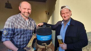 Metzgermeister Jürgen Gieße (links) mit Welde-Chef Max Spielmann.