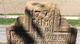 „Eva Bollenweberin von Göcklingen vom Gewitter dahier erschlagen worden“, steht auf dem Mahnkreuz am Rande des Weidweges – ein Kleindenkmal, das viele Menschen noch nie entdeckt haben.