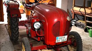 Der Porsche-Diesel Junior K, Höchstgeschwindigkeit 19,9 Stundenkilometer wurde von Oktober 1957 bis Januar 1961 produziert. Insgesamt liefen 2800 Schlepper vom Band und begeistern noch heute die Fans.