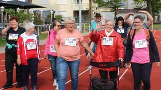 Auch das ist der HardtRun: Im vergangenen Jahr sind erstmals Senioren der Gesund-heitsgruppe des TSV Oftersheim über 1000 Meter am Start – ganz gemütlich.