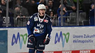 Fabrizio Pilu schreit seine Freude heraus. Gegen Wolfsburg glückte ihm sein zweites Saisontor.