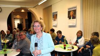 Bürgermeisterkandidatin Ingeborg Bamberg erläutert ihre Strategie, wie Neulußheim künftig den Herausforderungen des Klimawandels begegnen kann.