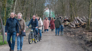 Der Heuweg ist gut frequentiert durch die vielen Besucher des Familienfestes.