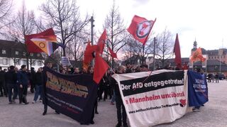 Kundgebung gegen Rechts auf dem Schlossplatz in Schwetzingen: Das Offene Antifaschistische Treffen Mannheim hat dazu aufgerufen.