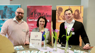 Beim Tag der offenen Tür in der Realschule stehen Realschulkonrektor Daniel Gérard (v. l.), zweite Realschulkonrektorin Kerstin Dobhan und Schulleiter Martin Jendritzki im vergangenen Jahr den Besuchern Rede und Antwort.