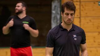 Jörn Krebs, der Athletiktrainer der Eishockeymannschaft Adler Mannheim, gab den Handballern wertvolle Tipps für ihre Trainingsarbeit und zeigte einige Übungen.