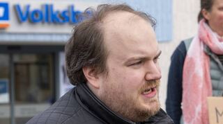 Florian Reck, Vorstandssprecher des Allgemeinen Deutschen Fahrrad-Clubs ADFC Schwetzingen und Umgebung, spannt in seinem Redebeitrag einen Bogen von der Energiewende über die Verkehrswende bis hin zu einer Förderung des Radverkehrs.