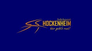Siegerentwurf im Kreativwettbewerb 2021: Das geschwungene „S“ mit Steg kann als Kraichbach und als Rennkurve gesehen werden: „Große Kreisstadt Hockenheim – hier geht´s rund“ von Valentin Rothbauer. Auf dieser Basis soll das neue CI entstehen. Den abgelehnten Entwurf wollte uns die Stadtverwaltung nicht schicken.