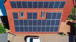 Ab dem 1. März 2024 können für die Förderung der Neuinstallation von Dach-Photovoltaikanlagen mit oder ohne Speicher und für die nachträgliche Installation von Batteriespeichersystemen wieder Anträge bei der Stadt gestellt werden.