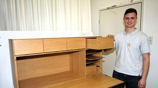 Noah Lehrenkrauß aus Altlußheim hat einen Schrank aus Eiche gebaut.