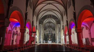 Nicht nur lichttechnisch lässt sich die Kirche St. Sebastian für Veranstaltungen inszenieren. Durch die neue Beschallungsanlage ist beste Akustik möglich.