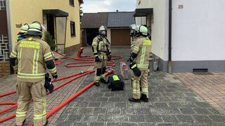 Alles unter Kontrolle: Die Feuerwehrer aus Hockenheim und Reilingen waren mit 30 Kräften im Einsatz, um den Küchenbrand im Erdgeschoss eines Wohnhauses in der Gabelsberger Straße zu bekämpfen, was schnell gelungen ist.