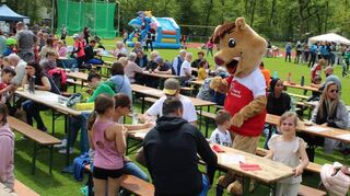 Auch das ist der HardtRun: Dank zahlreicher Besucher und Angebote herrscht Volks-festimmung auf dem TSV-Gelände.