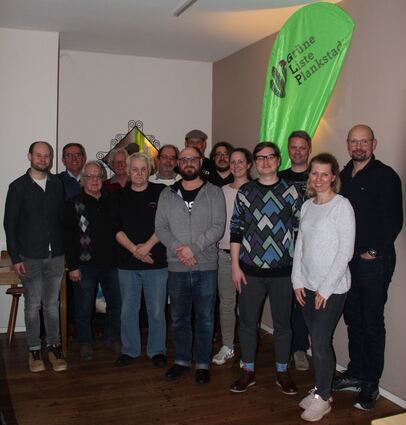 Ein Teil der GLP-Kandidaten für die Gemeinderatswahl: Felix Felber (v. l.), Dieter Weinand, Knut Doll, Bernd Schmid-Auffarth, Götz Junk Stefan Klein, Jürgen Rosenberger, Nils Herre-Fritzen, Sascha Munz, Viviane Reize, Philipp Schramm, Jens Töllner, Ina Felbel und Thomas Burger.