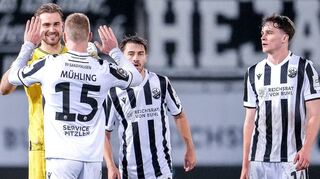 Torhüter Nikolai Rehnen (v. l.), Alexander Mühling, Christoph Ehlich und Max Geschwill nach dem 1:0 des SV Sandhausen gegen den Tabellenletzten Freiburg II. Kein schönes Spiel, aber erfolgreich – Nun gastiert der Drittligist beim SSV Ulm.