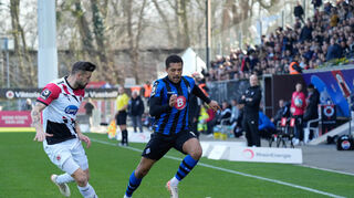 Waldhofs Samuel Abifade im Laufduell.