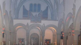 St. Sebastian ist bis zum letzten Platz gefüllt und Stimmung kommt auf.