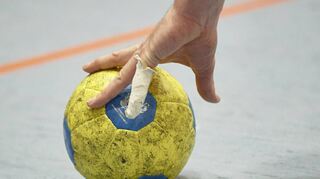 Gemeinsam am Ball: Der Baden-Württembergische Handball-Verband (BWHV) zählt künftig rund 150 000 Aktive.