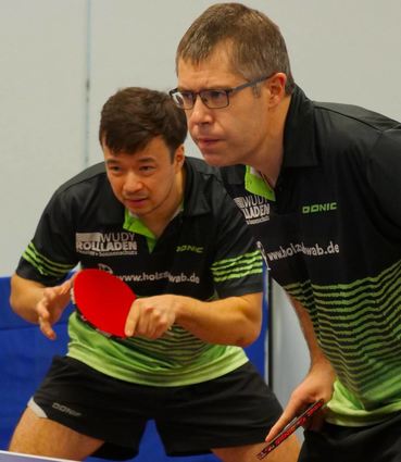 Roman Nagurski (l.) und Timo Cischinsky – hier im gemeinsamen Doppel während des Derbys mit Hockenheim-Reilingen – steuern gegen Oftersheim jüngst zusammen fünf Punkte zum 9:6-Sieg bei.