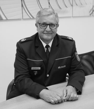 Das Foto mochte er: Siegfried Kollmar im Juli 2021 als frischgebackener Polizeipräsident in seinem Dienstzimmer im Polizeipräsidium in Mannheim.
