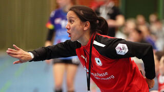Trainerin Franziska Steil fordert von ihrem Bären beim Auswärtsspiel mit aller Macht einen Sieg anzustreben.