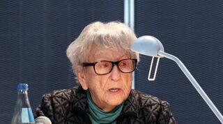 Begeisterte vor ausverkauftem Haus in Schwetzingen: die Weinheimer Autorin Ingrid Noll.