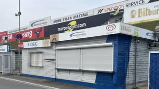 Muss einem modernen Container Platz machen: Fast 50 Jahre stand der Ringerkiosk Süd F in dieser Form am Hockenheimring, nun steht der Abriss bevor.