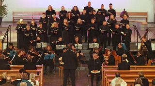 Der Schwetzinger Kammerchor „Quatro Forte“ führt in der Kirche St. Maria die Johannespassion auf. Im Vordergrund die Musiker des „Neumeyer Consorts“.
