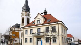 Um die Nachfolge von Bürgermeister Gunther Hoffmann auf dem Chefsessel im Neulußheimer Rathaus bewerben sich fünf Kandidaten, die sich am Sonntag, 14. April, zur Wahl stellen.