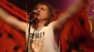 „Captain Mick“ von der Rolling-Stones-Coverband „Stoned“ ganz in seinem Element. Am Samstag steigt der 30-jährige Bandgeburtstag.