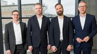 Die Geschäftsführer der Hima-Group und von Origo Solutions sind (v. l.) Dr. Michael Löbig Hima-Finanzchef, Bjørn-Tore Lenes als Geschäftsführer von Origo Solutions, sein Kollege Bjørn-Tore Lenes und Hima- Geschäftsführer Jörg de la Motte.