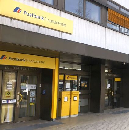 Schick sieht es schon lange nicht mehr aus hier bei der Postbank-Filiale.