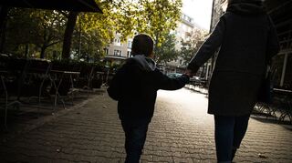 Zuversicht stärken: Ob Kinder resilient werden, hängt entscheidend von den Eltern ab.