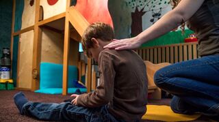 Gar kein Bock auf andere Kinder? Das kann auf Dauer ein Warnzeichen sein.