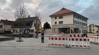 Aktuell ist der Platz vor dem Bürgerbüro in Plankstadt noch eine Baustelle. Nun hat der Gemeinderat die Gestaltung des Areals beschlossen.