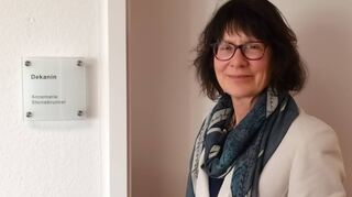 Dekanin Annemarie Steinebrunner wird ihre Bürotür bald zum letzten Mal schließen.